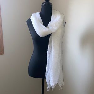 White scruffy light scarf.